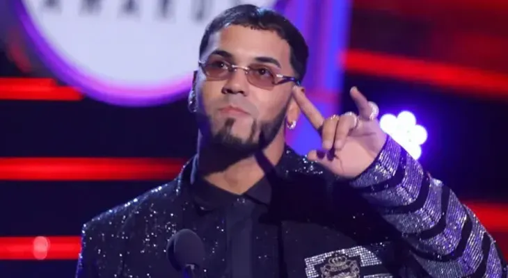 Anuel celebra que su tema "Más rica que ayer", en respuesta a Karol G está segundo a nivel mundial