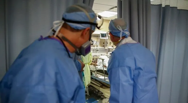 Cientos de pacientes con coronavirus están muriendo de una misteriosa complicación en la sangre