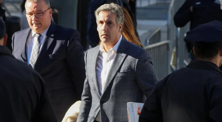 Michael Cohen, el ex abogado de Trump, de 'rata' a entrevistador de radio tras hacer las paces