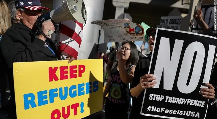 "Amamos a los refugiados, pero?": los mensajes de quienes apoyan la prohibición inmigratoria de Trump