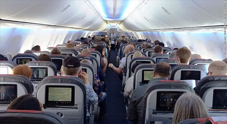 American Airlines disminuirá más el espacio entre las sillas de clase económica