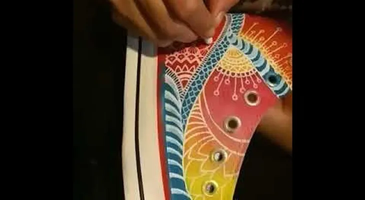 Renueva tus tenis con pintura y el resultado nos inspira a personalizar los nuestros