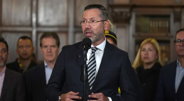 Oposición impulsa censura contra ministro de Vivienda colombiano