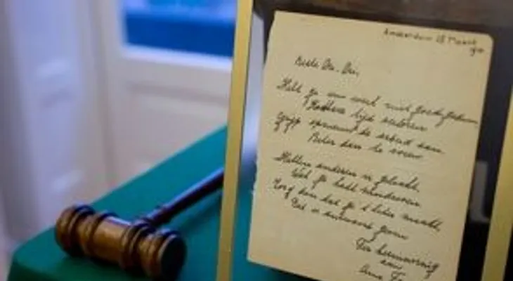 Subastan un poema de Ana Frank en Holanda por 140.000 euros