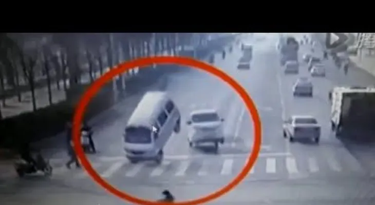 Los coches comienzan a levitar inexplicablemente en China ¿Qué sucede?