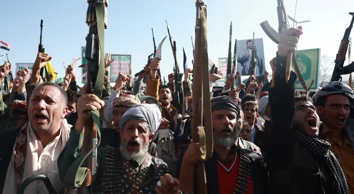 Conflicto entre hutíes y Gobierno yemení escala y amenaza con envolver a toda la región