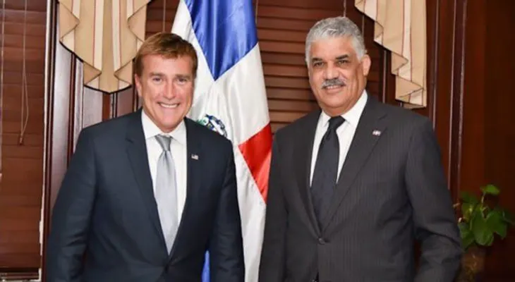 MVM dijo que no habló de cancelación de visas a Roberto en reunión con embajador EE.UU.