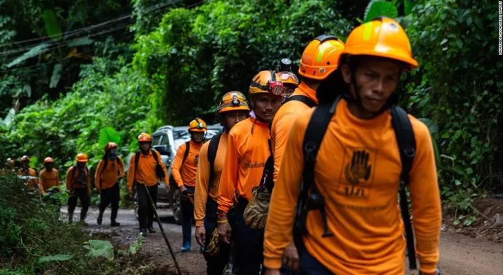Por qué no podemos dejar de ver el rescate de los niños atrapados en la cueva de Tailandia