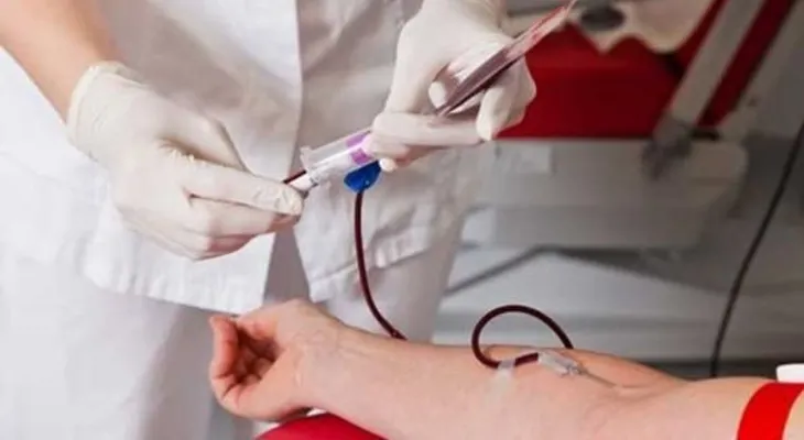 Francia permitirá a los homosexuales donar sangre