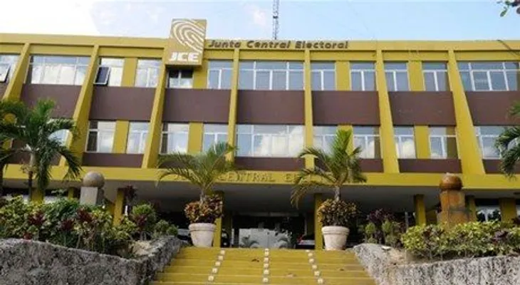 Pleno JCE emite resolución sobre método para elegir senadores y senadoras
