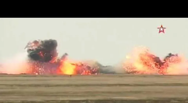 Impactante video de cazas rusos Su-34 en un ataque contra fuerzas terrestres y aeródromos (VIDEO)