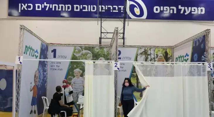 Tercera dosis de vacuna tiene 86% de efectividad en mayores de 60, según ensayo israelí