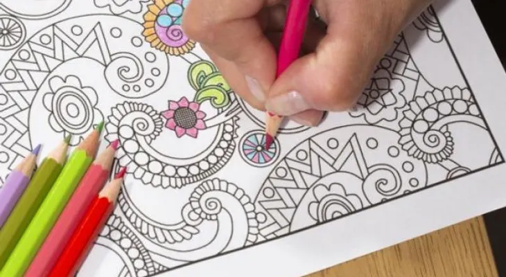 Colorear mandalas te libera del estrés ¡Descubre esta terapias para adultos!