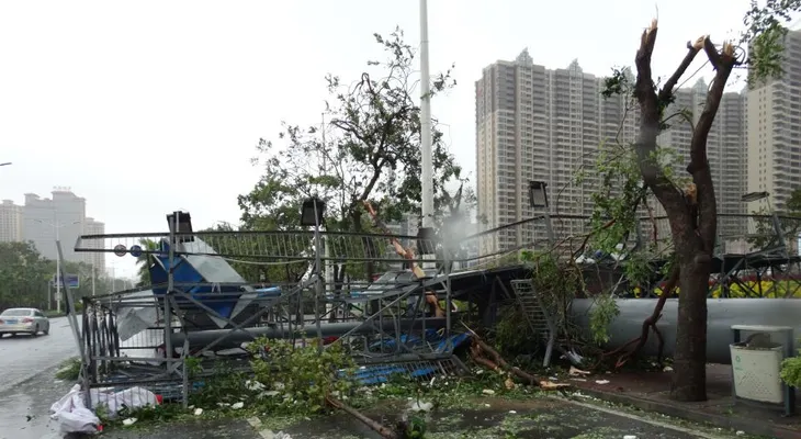 Al menos 7 muertos por el tifón Mujigae en China
