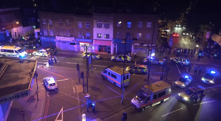 Vehículo en Londres arrolla a peatones; hay varias víctimas