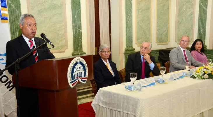  Ministro de Economía discute en Washington alianza estratégica del BM y FMI para RD 