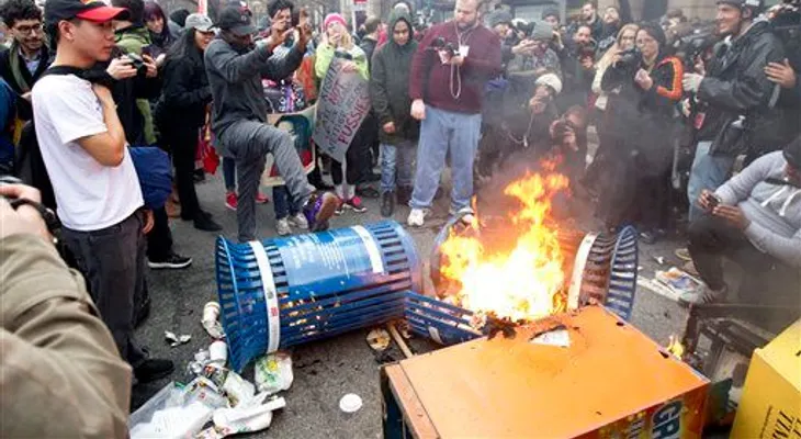 217 arrestados en protestas contra Trump tras investidura 