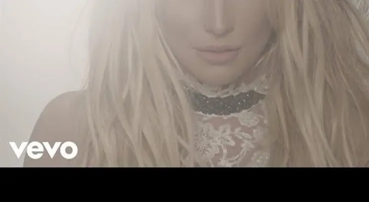 Britney Spears sus fans exigenque publique video "sexy" censurado (VIDEO)