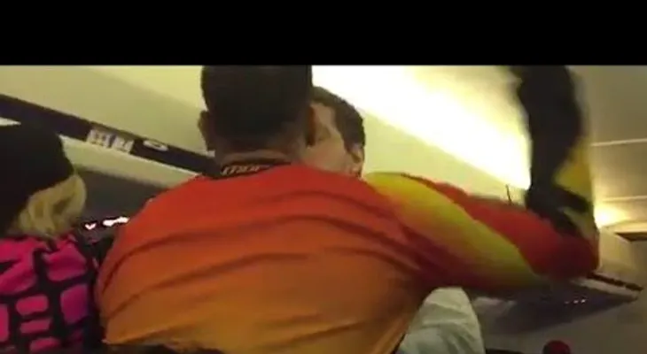 Se arma un "juidero" en el avión de Pawa Dominicana que presentó falla (VIDEO)
