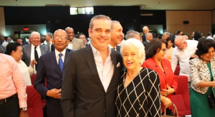 Indirecta a Danilo: Ortiz Bosch reclama no modificar la Constitución para fines personales; recibe reconocimiento