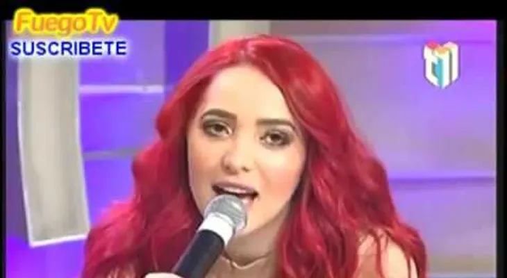 Manolo se burla de Karen Yapoort