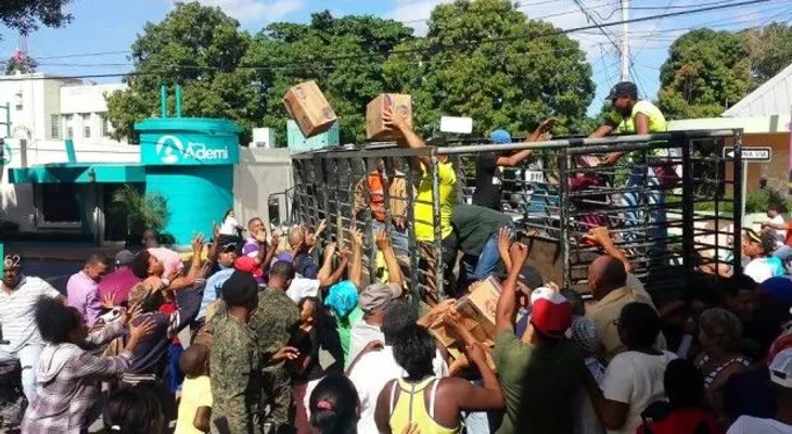 Al menos tres mujeres lesionadas, tras desórdenes en reparto de cajas navideñas 