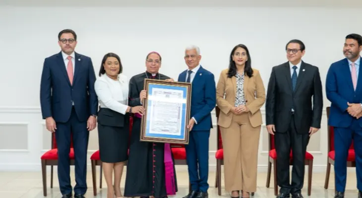 Senado reconoce trayectoria de destacadas personalidades