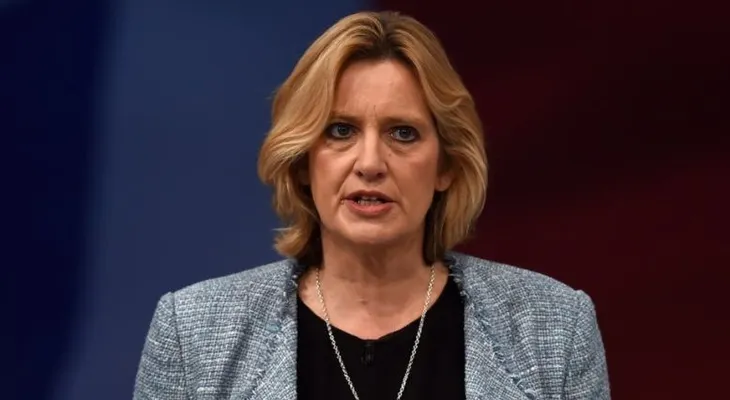 Ministra británica Interior pide acceso a WhatsApp para combatir terrorismo