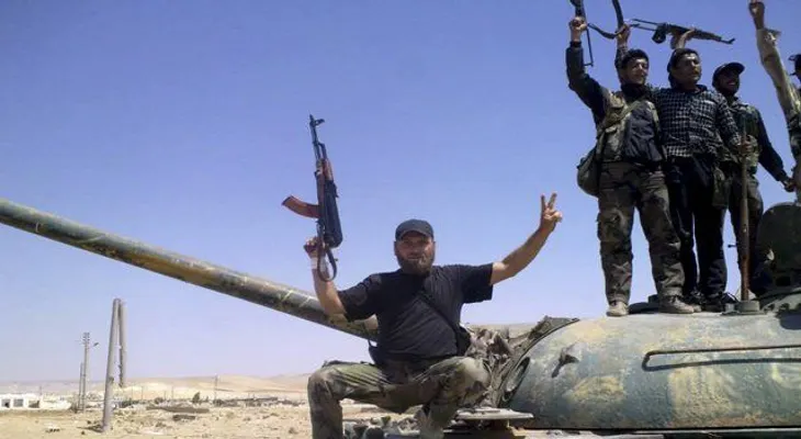 Estallan enfrentamientos cerca de la capital siria