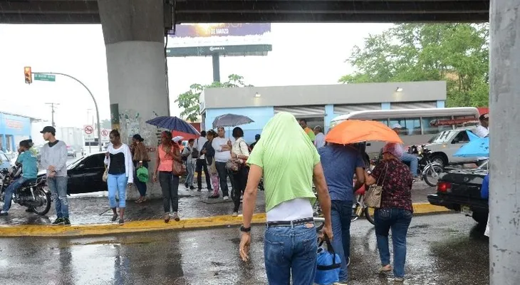 Dos vaguadas producirán incremento de lluvias este lunes