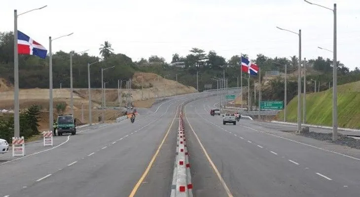 Presidente inaugura primer tramo Circunvalación SD; une Sur y Norte del país