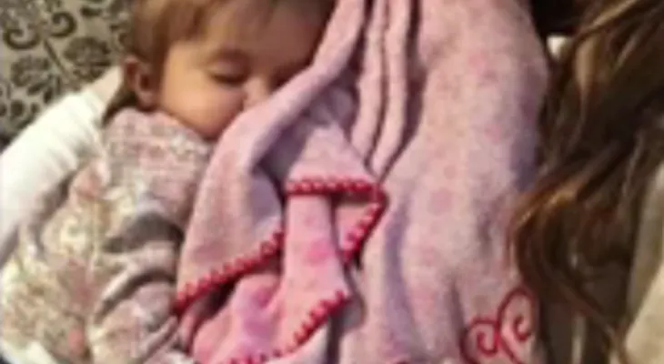 Se enteró que la niña bajo su cuidado estaba a punto de morir por una enfermedad, pero hizo alzo que dejó a todos en Shock