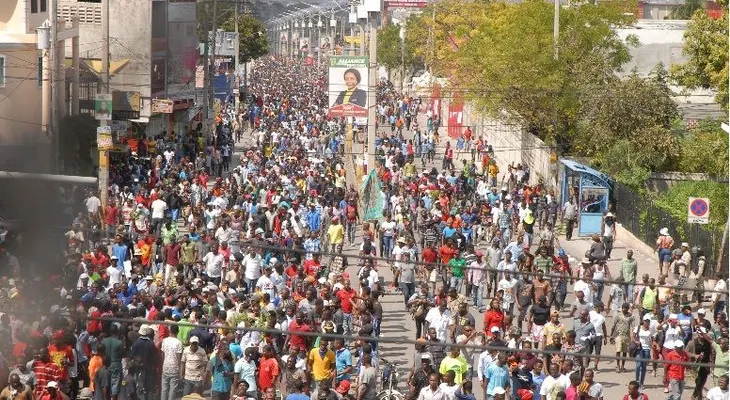 Presidente de Haiti llama opositores al diálogo en medio de violentas protestas