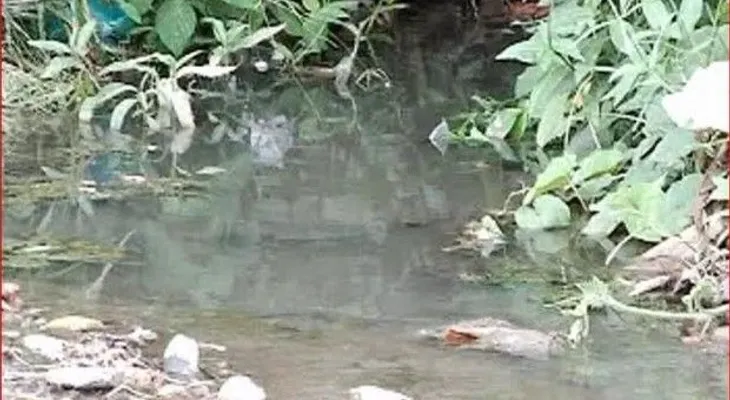 Aguas arrastran tumbas en cementerio de SJM