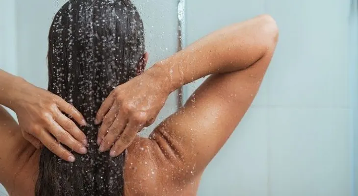 5 razones de por qué bañarse todos los días no es buena idea