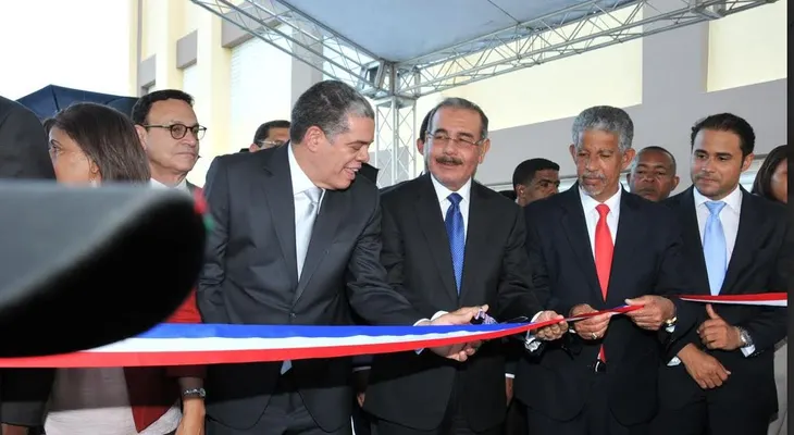 Presidente Medina entrega dos nuevos centros educativos a la provincia Santo Domingo