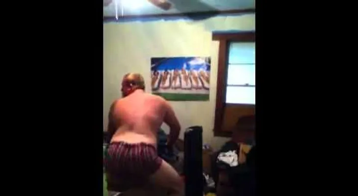 Vídeo: Mujer atrapa a su esposo haciendo ?twerking?