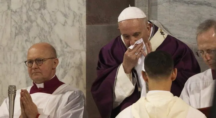 El papa no participará en los ejercicios de Cuaresma, por un resfriado
