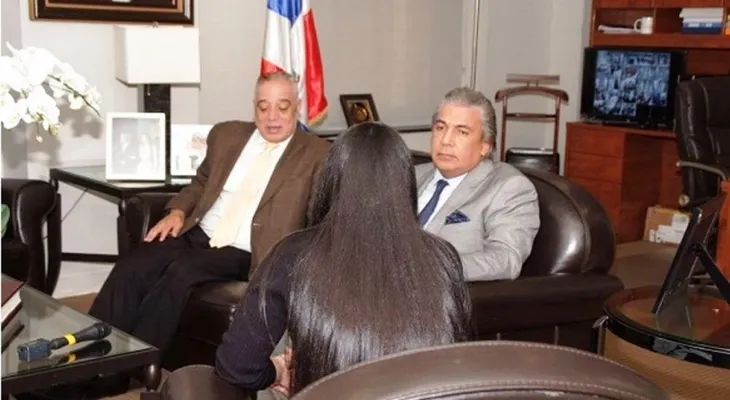 Cónsul de RD en NY evita deportación de tres mujeres