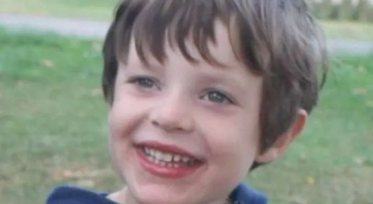 Un niño sufre rara enfermedad del cerebro mareado