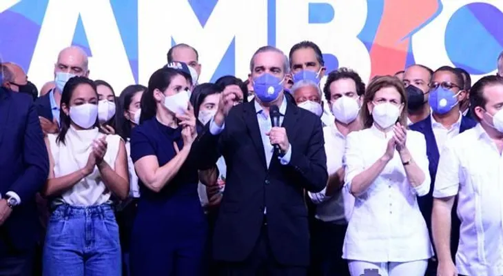 Trajano Santana felicita a Abinader y le augura éxitos en sus funciones