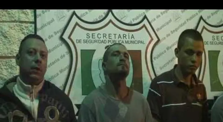 Un policía encubierto rescata una mujer a punto de ser ejecutada (Video)