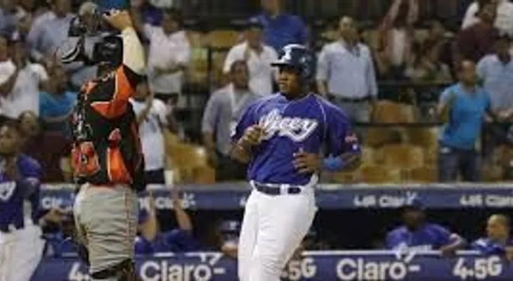 Estrellas derrotan 5-2 a los LE, en la capital; Licey 6 por 1 a los Toros 1, en La Romana