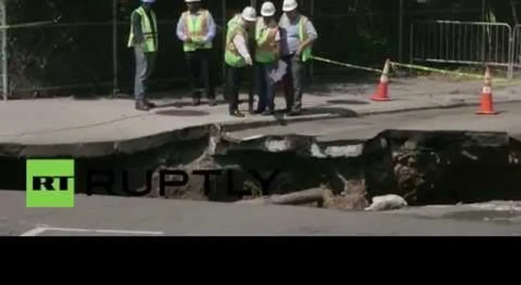Tierra se abrió de repente en Broolkyn por donde residen dominicanos (Video)