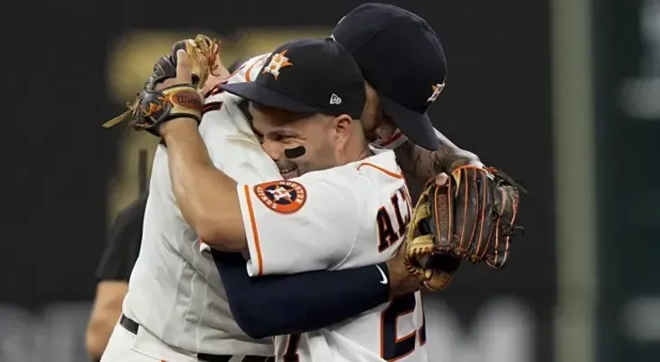 Altuve, Correa y Hernández brillan con jonrones en inicio Serie Campeonato