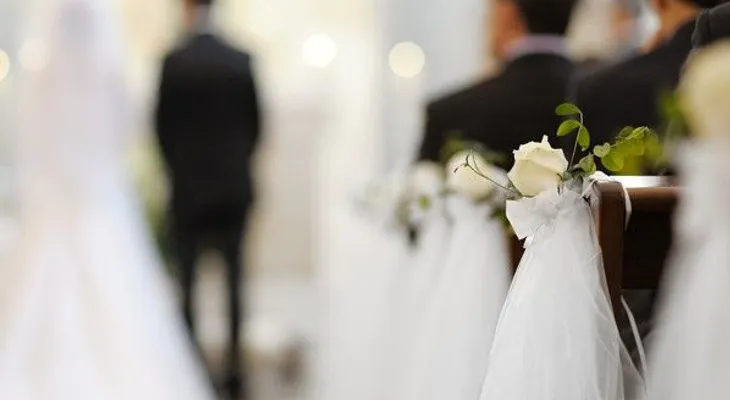 Matrimonio que conmociona: Profesora de 40 se casa con su alumno de 15