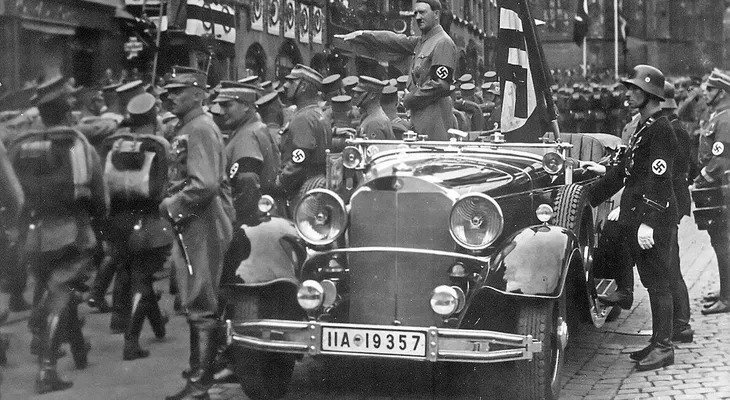 La historia detrás del "diabólico Mercedes", la limusina personal de Adolf Hitler