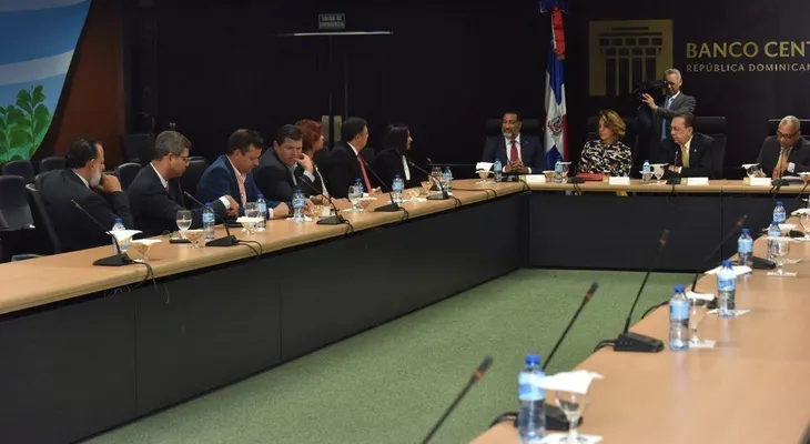 Gobernador BCRD y ACOPROVI valoran liberación recursos de encaje legal