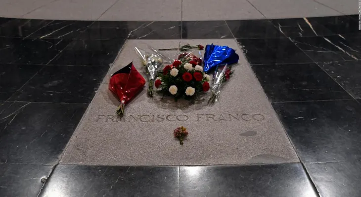 España: Congreso avala el decreto para exhumar los restos del dictador Francisco Franco