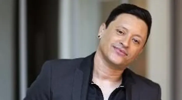 Elvis Crespo confiesa que es cierto que se masturbó en un avión